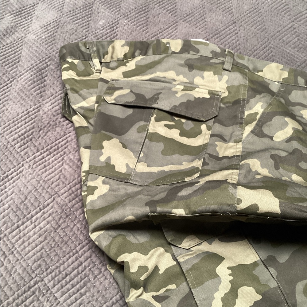 Jeanetix mens camouflage cargo pants, size W44/L33 inches - Picture 4 of 11